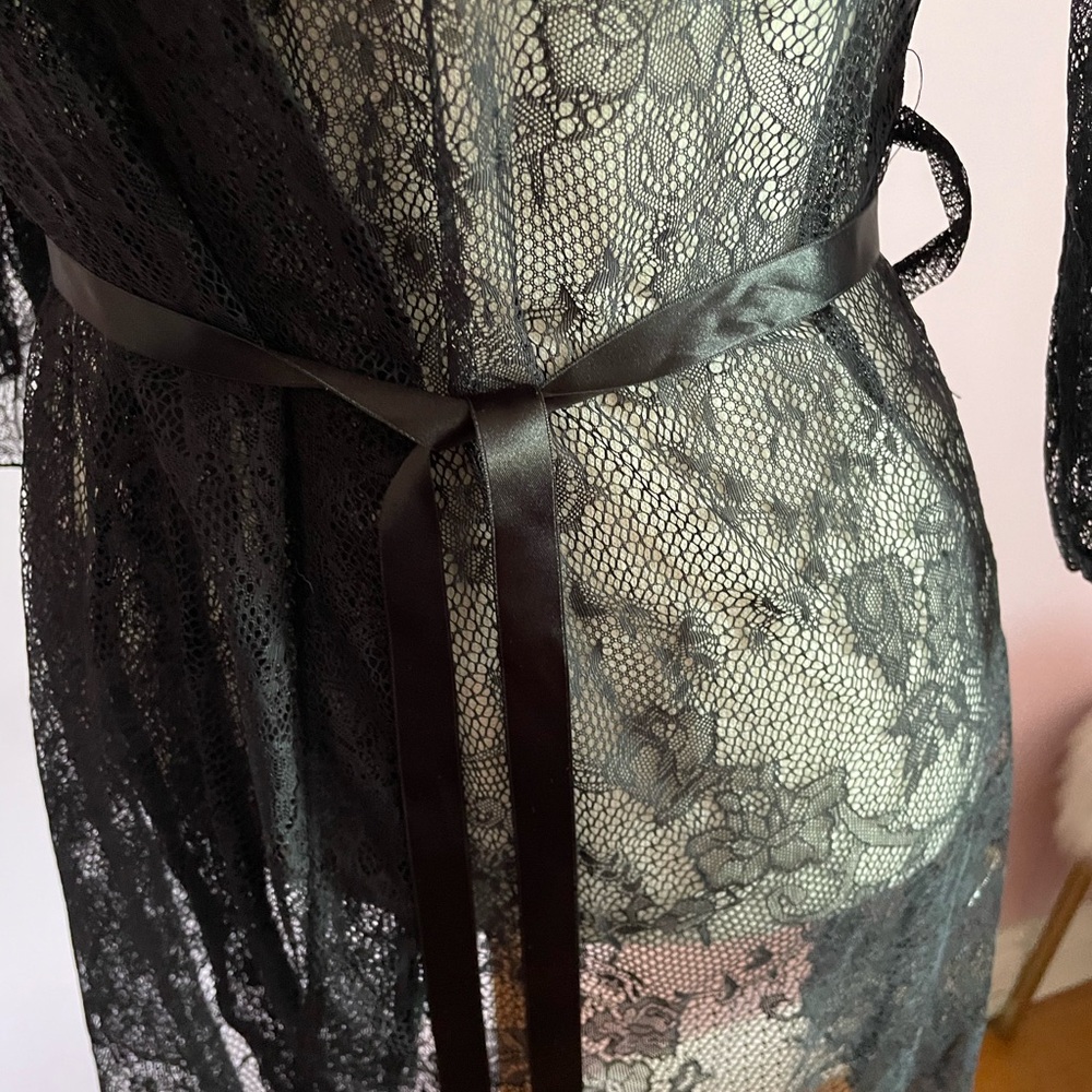 CHANGE Black Lace Robe - Picture 3 of 5